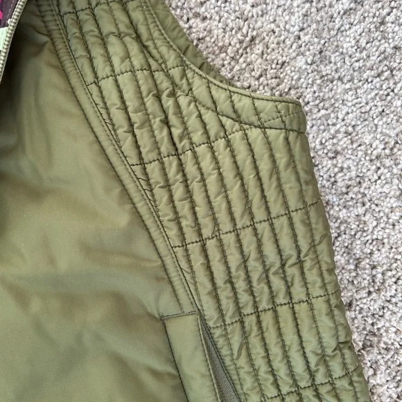 ISIS Wasabi Vest in Olive Green. Thermolite. pockets. Floral inside. Like new 12 - Picture 7 of 16